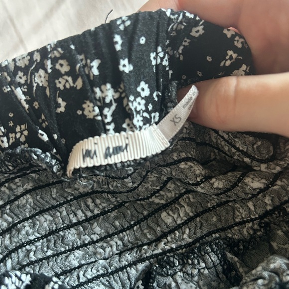 Francesca's black and white flowy skirt size xs - Picture 2 of 2